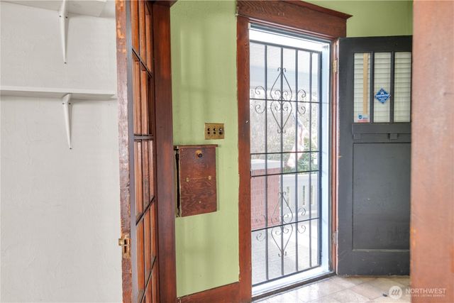 1208 S Ainsworth Avenue, Tacoma, WA 98405