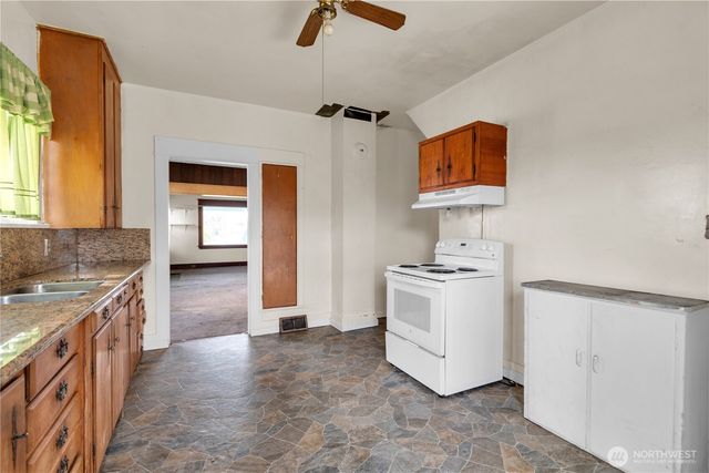 1208 S Ainsworth Avenue, Tacoma, WA 98405