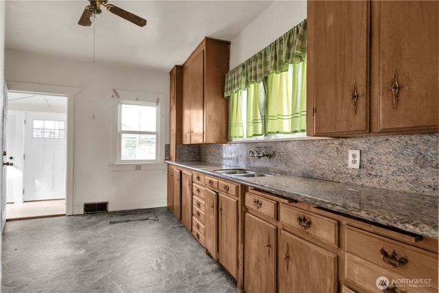 1208 S Ainsworth Avenue, Tacoma, WA 98405