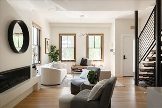 7 Lopez 7, Cambridge, MA 02139