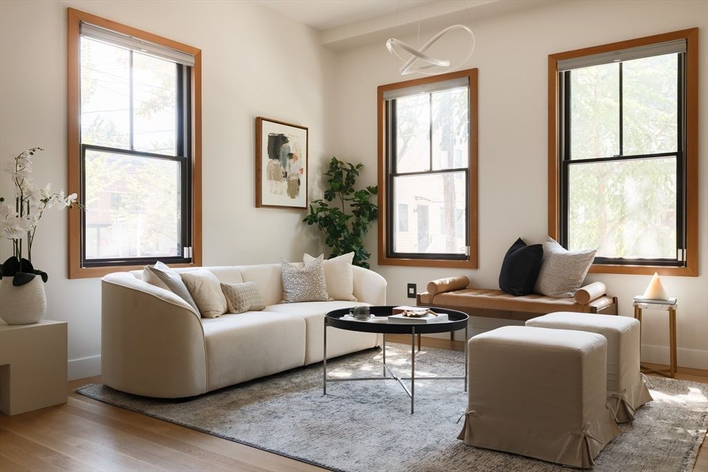 7 Lopez 7, Cambridge, MA 02139