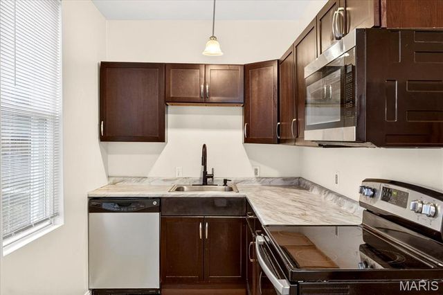 939 Erskine Avenue, St Louis, MO 63125