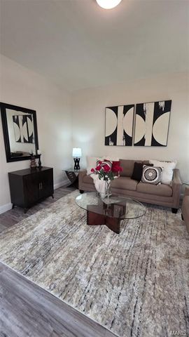 939 Erskine Avenue, St Louis, MO 63125