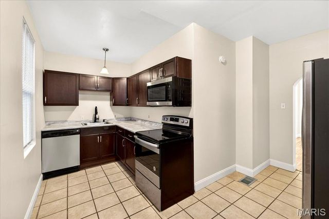 939 Erskine Avenue, St Louis, MO 63125