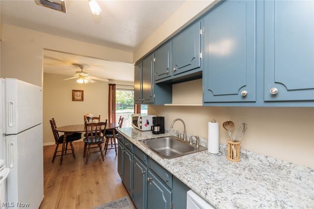 21841 River Oaks Drive B5, Rocky River, OH 44116