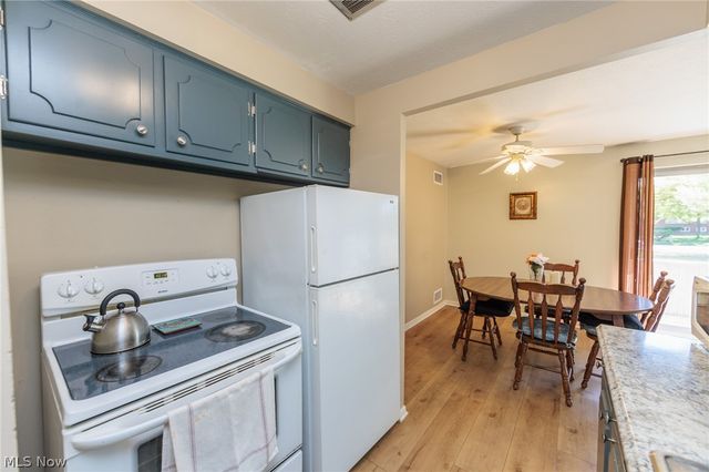 21841 River Oaks Drive B5, Rocky River, OH 44116