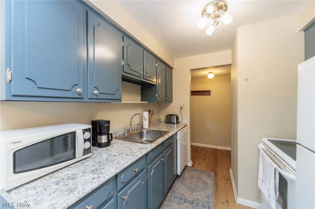 21841 River Oaks Drive B5, Rocky River, OH 44116