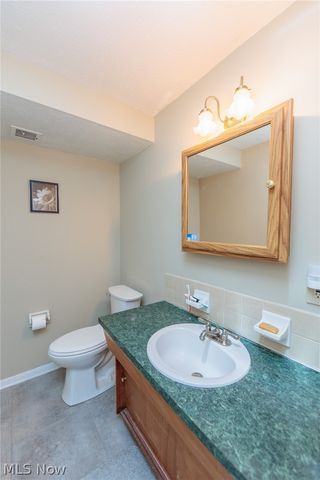 21841 River Oaks Drive B5, Rocky River, OH 44116