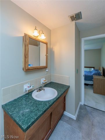 21841 River Oaks Drive B5, Rocky River, OH 44116