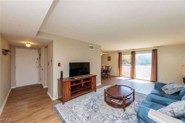 21841 River Oaks Drive B5, Rocky River, OH 44116