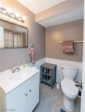 21841 River Oaks Drive B5, Rocky River, OH 44116