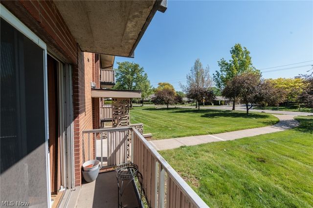 21841 River Oaks Drive B5, Rocky River, OH 44116