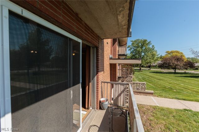 21841 River Oaks Drive B5, Rocky River, OH 44116