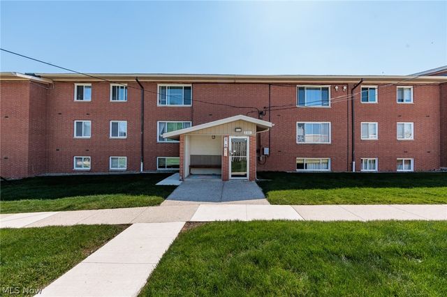 21841 River Oaks Drive B5, Rocky River, OH 44116