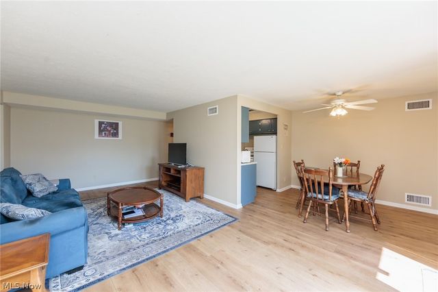21841 River Oaks Drive B5, Rocky River, OH 44116