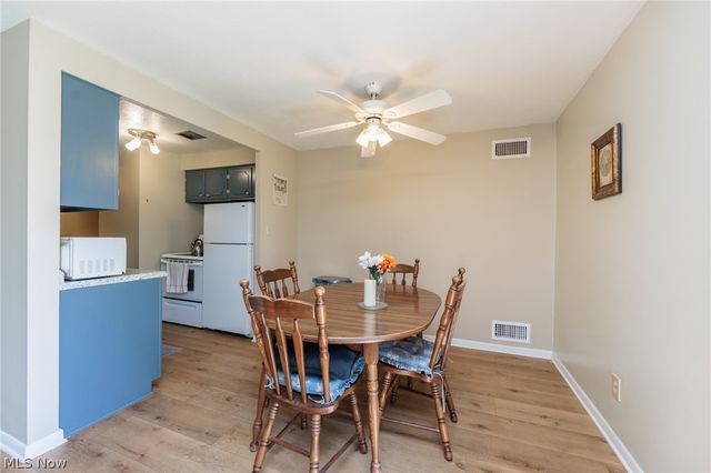 21841 River Oaks Drive B5, Rocky River, OH 44116