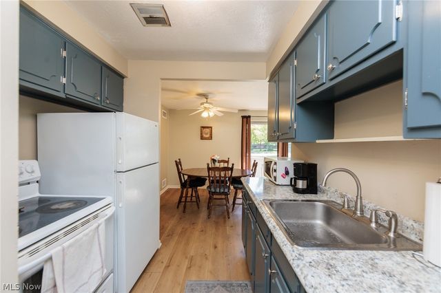 21841 River Oaks Drive B5, Rocky River, OH 44116
