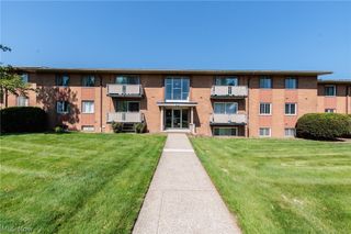 21841 River Oaks Drive B5, Rocky River, OH 44116