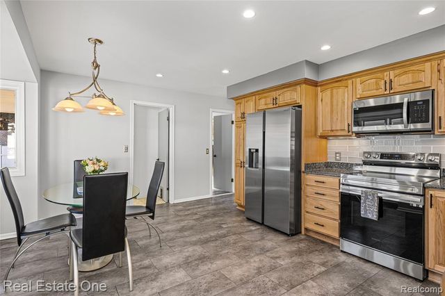 1825 Luneta, Commerce Twp, MI 48382