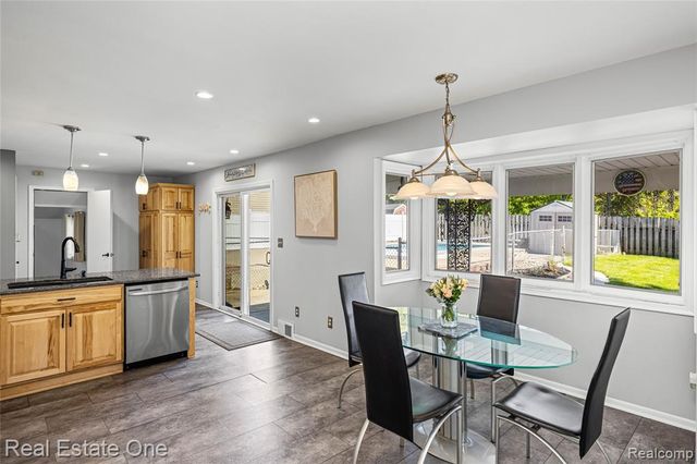 1825 Luneta, Commerce Twp, MI 48382