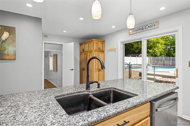 1825 Luneta, Commerce Twp, MI 48382