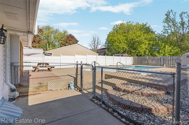 1825 Luneta, Commerce Twp, MI 48382