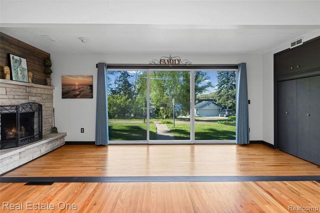 1825 Luneta, Commerce Twp, MI 48382