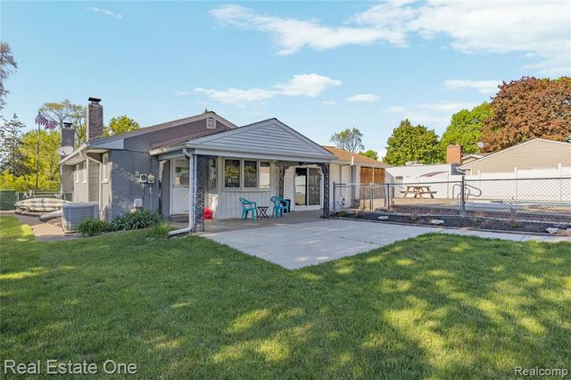 1825 Luneta, Commerce Twp, MI 48382