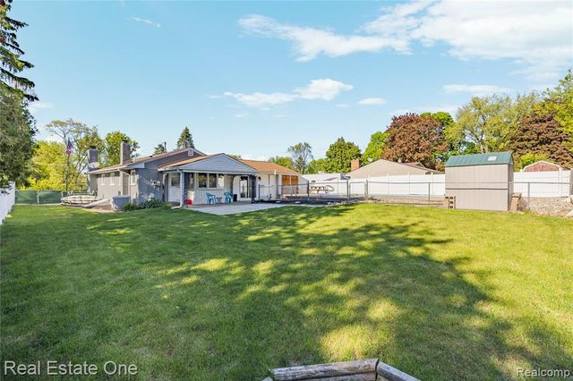 1825 Luneta, Commerce Twp, MI 48382