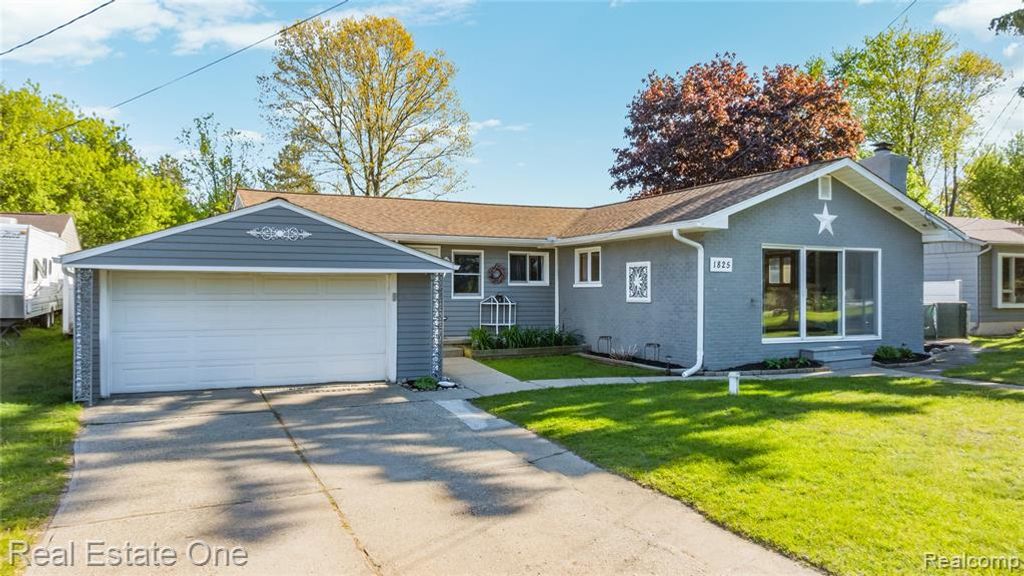 1825 Luneta, Commerce Twp, MI 48382