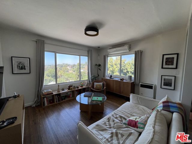 2225 Lake Shore Avenue, Los Angeles, CA 90039