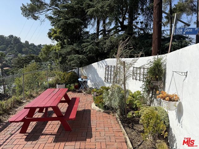 2225 Lake Shore Avenue, Los Angeles, CA 90039