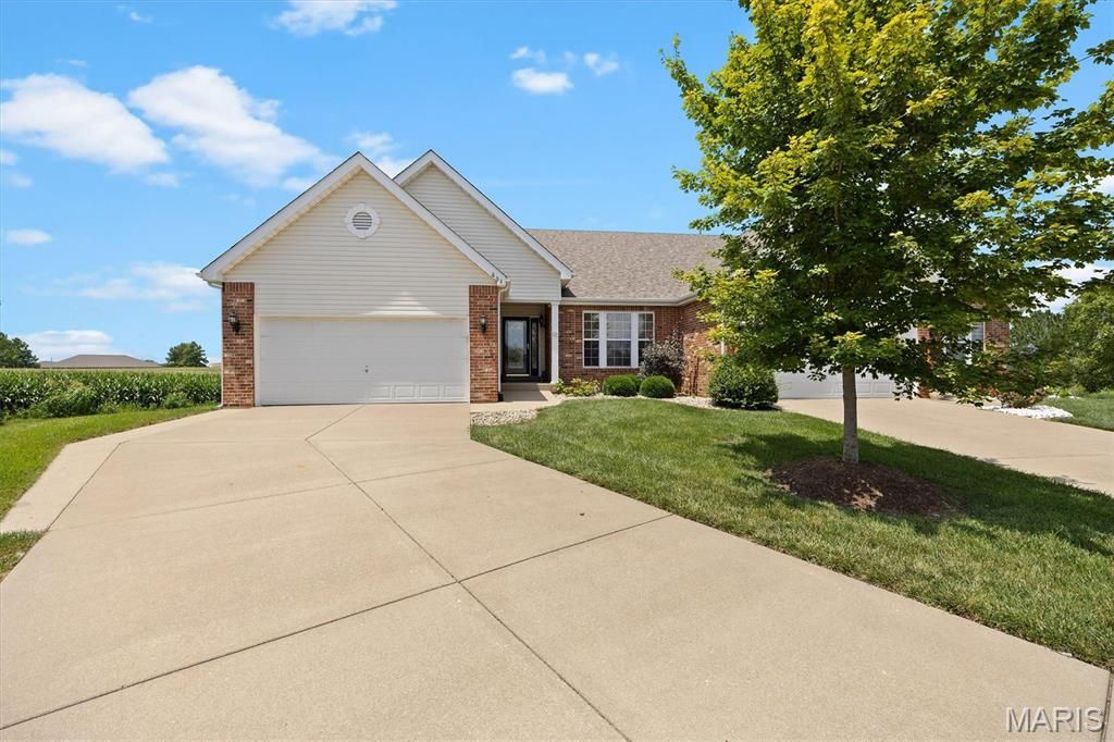 601 Ember Crest Drive, Fairview Heights, IL 62208