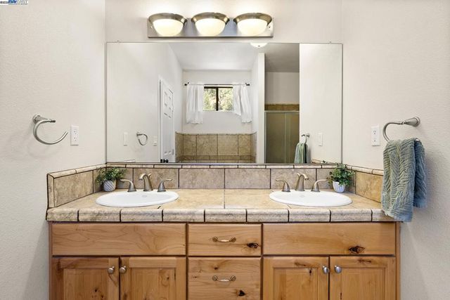 2048 Woodland Dr, Pine Mountain Club, CA 93222