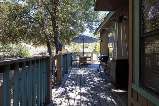2048 Woodland Dr, Pine Mountain Club, CA 93222