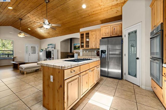 2048 Woodland Dr, Pine Mountain Club, CA 93222