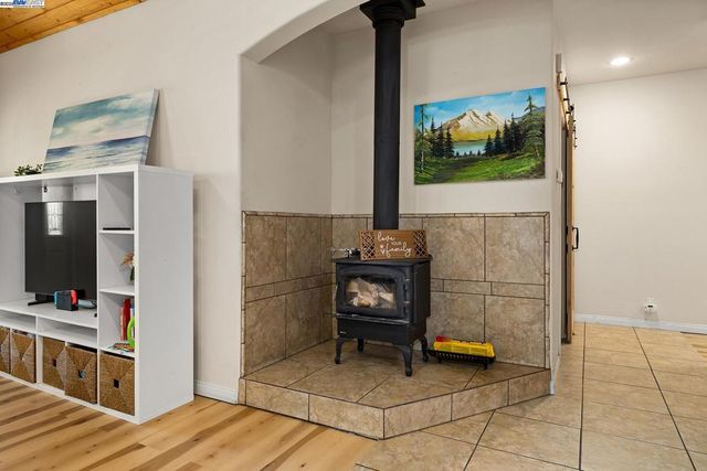 2048 Woodland Dr, Pine Mountain Club, CA 93222