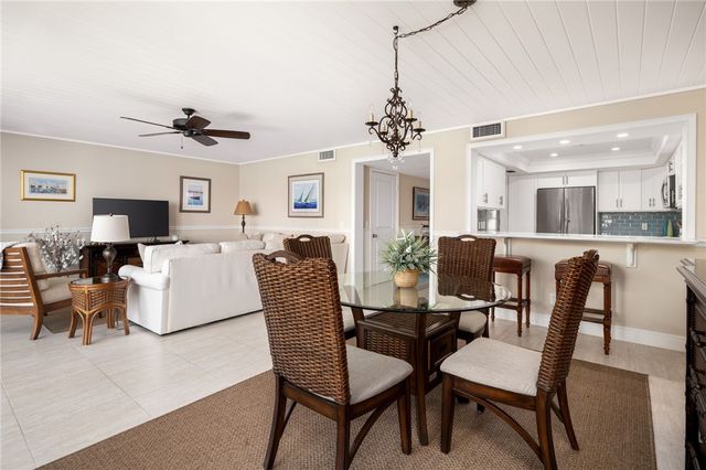 1776 Mooringline Drive 204, Vero Beach, FL 32963