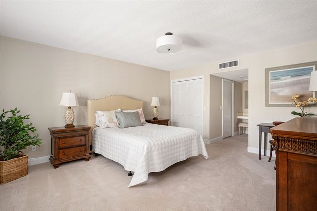 1776 Mooringline Drive 204, Vero Beach, FL 32963