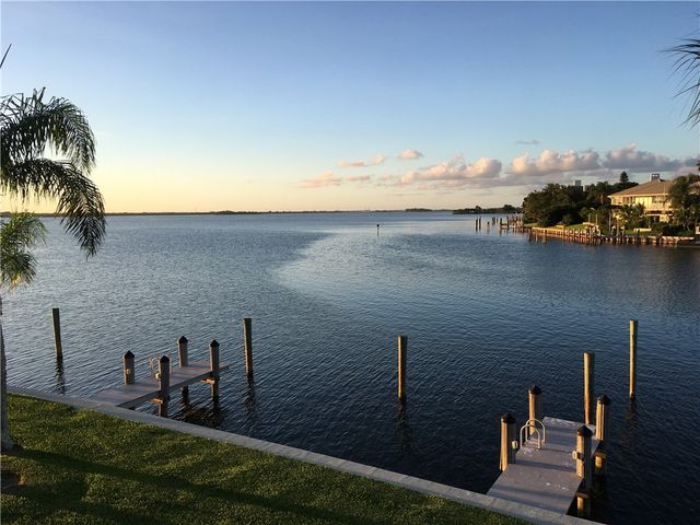 1776 Mooringline Drive 204, Vero Beach, FL 32963