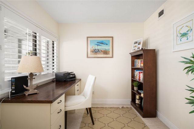 1776 Mooringline Drive 204, Vero Beach, FL 32963