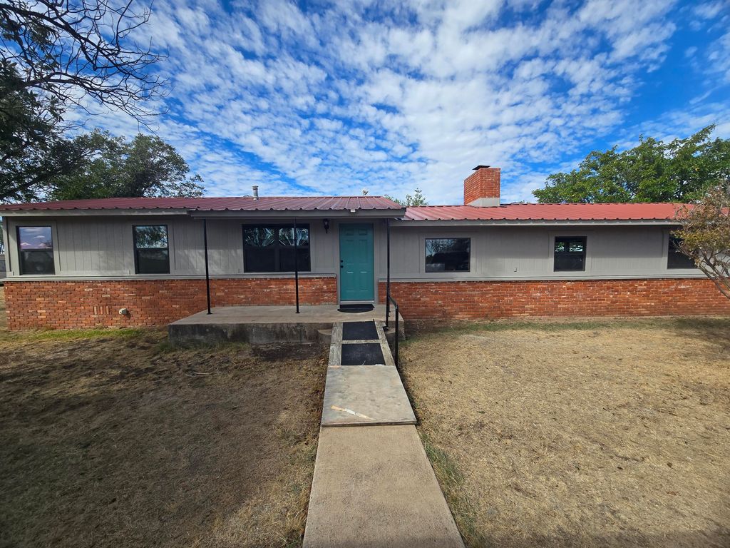 Image 6 of property listing at 8205 Grape Creek Road, San Angelo, TX 76901