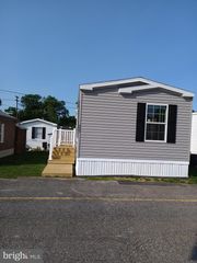 1405 Farrell Ave Trlr 237, Cherry Hill, NJ 08002