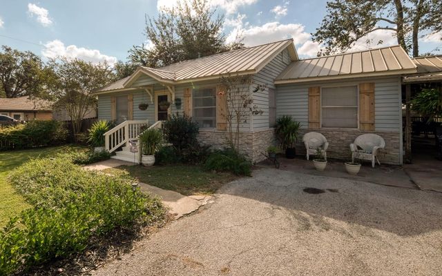 2703 Holly Street, Waller, TX 77484