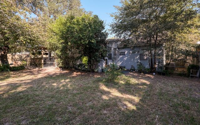 2703 Holly Street, Waller, TX 77484