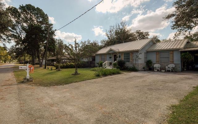 2703 Holly Street, Waller, TX 77484