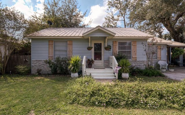 2703 Holly Street, Waller, TX 77484
