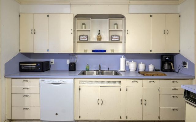 2703 Holly Street, Waller, TX 77484
