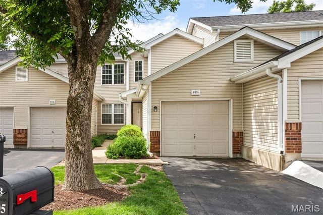605 Pine Ridge Trails Court B, Ballwin, MO 63021