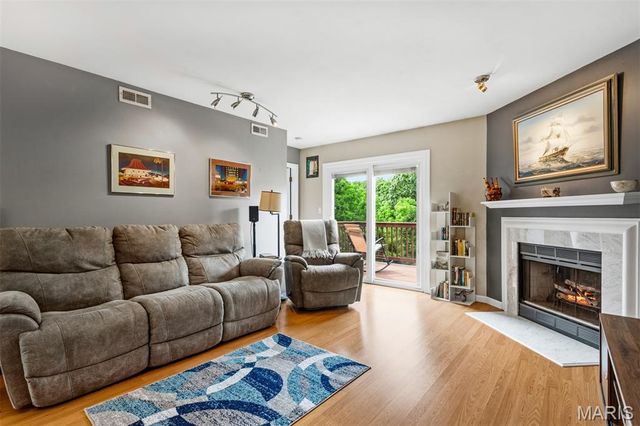 605 Pine Ridge Trails Court B, Ballwin, MO 63021